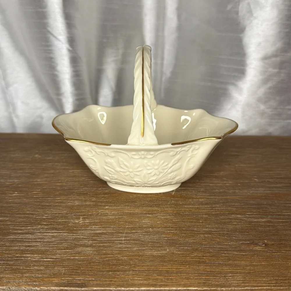 Lenox Sans Souci Collection Porcelain 24K Gold Trim Embossed Small Oval Basket